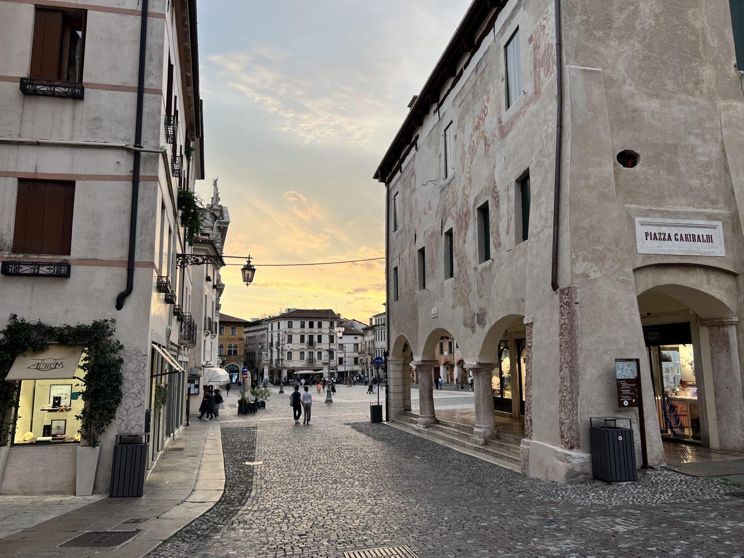 Ponte Vecchio, Elegante Appartamento A Due Passi Dal Centro Bassano del Grappa Extérieur photo